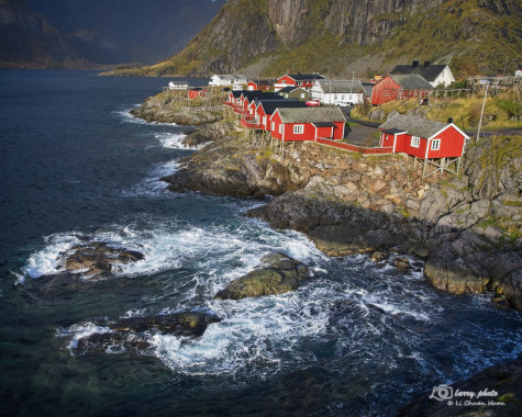 Surf Below the Cabins, Hamnøy