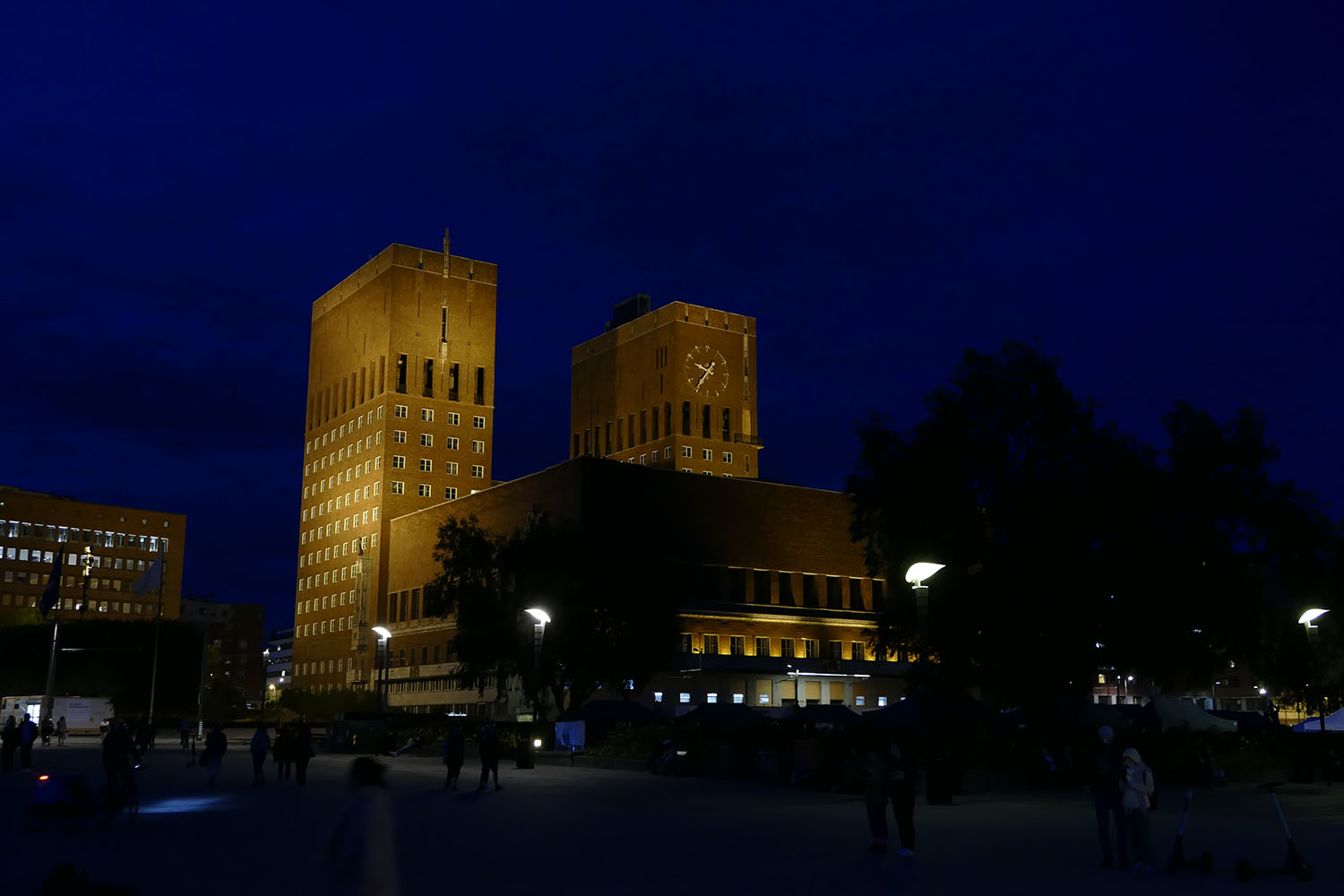 Hôtel de ville d'Oslo de nuit