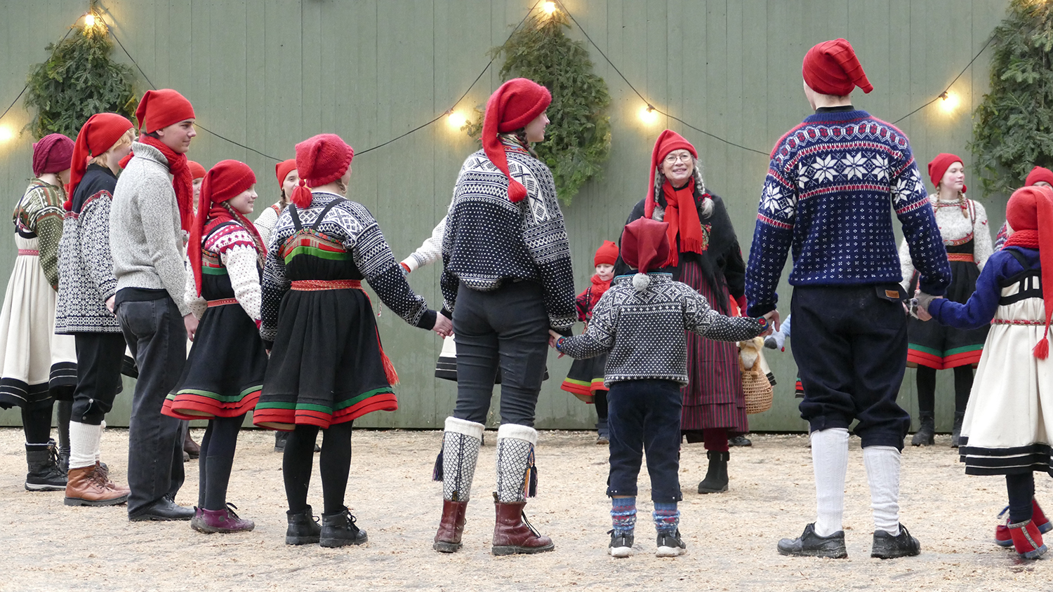 Danses traditionnelles au Norsk Folkemuseum à Oslo