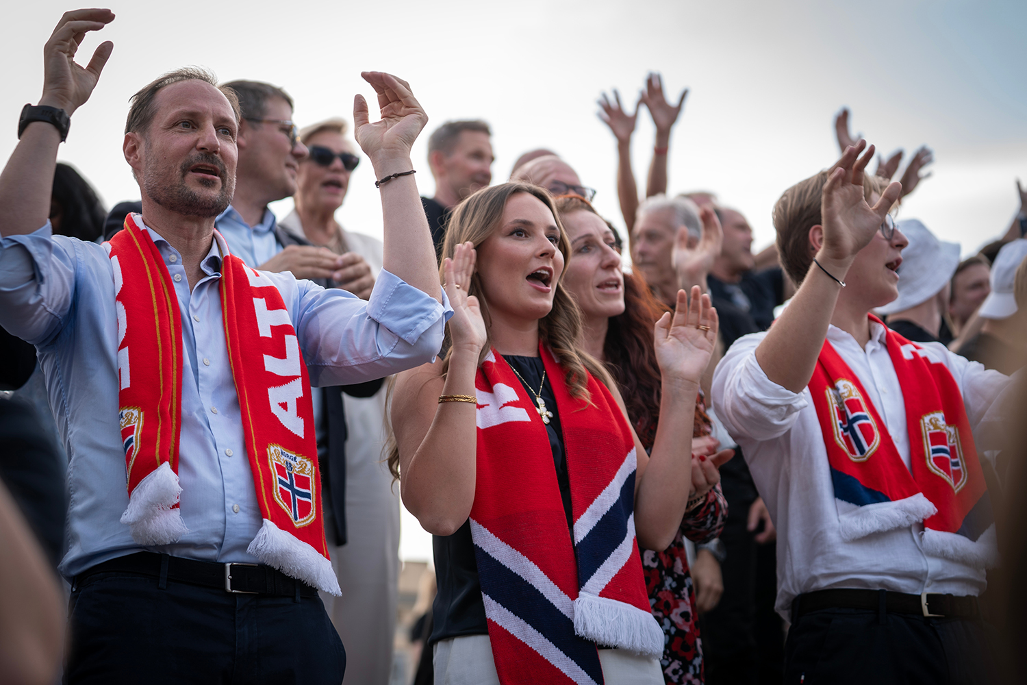 Le roi Haakon, la princesse héritière Ingrid Alexandra et le prince Sverre Magnus de Norvège lors de la coupe du monde de football 2026